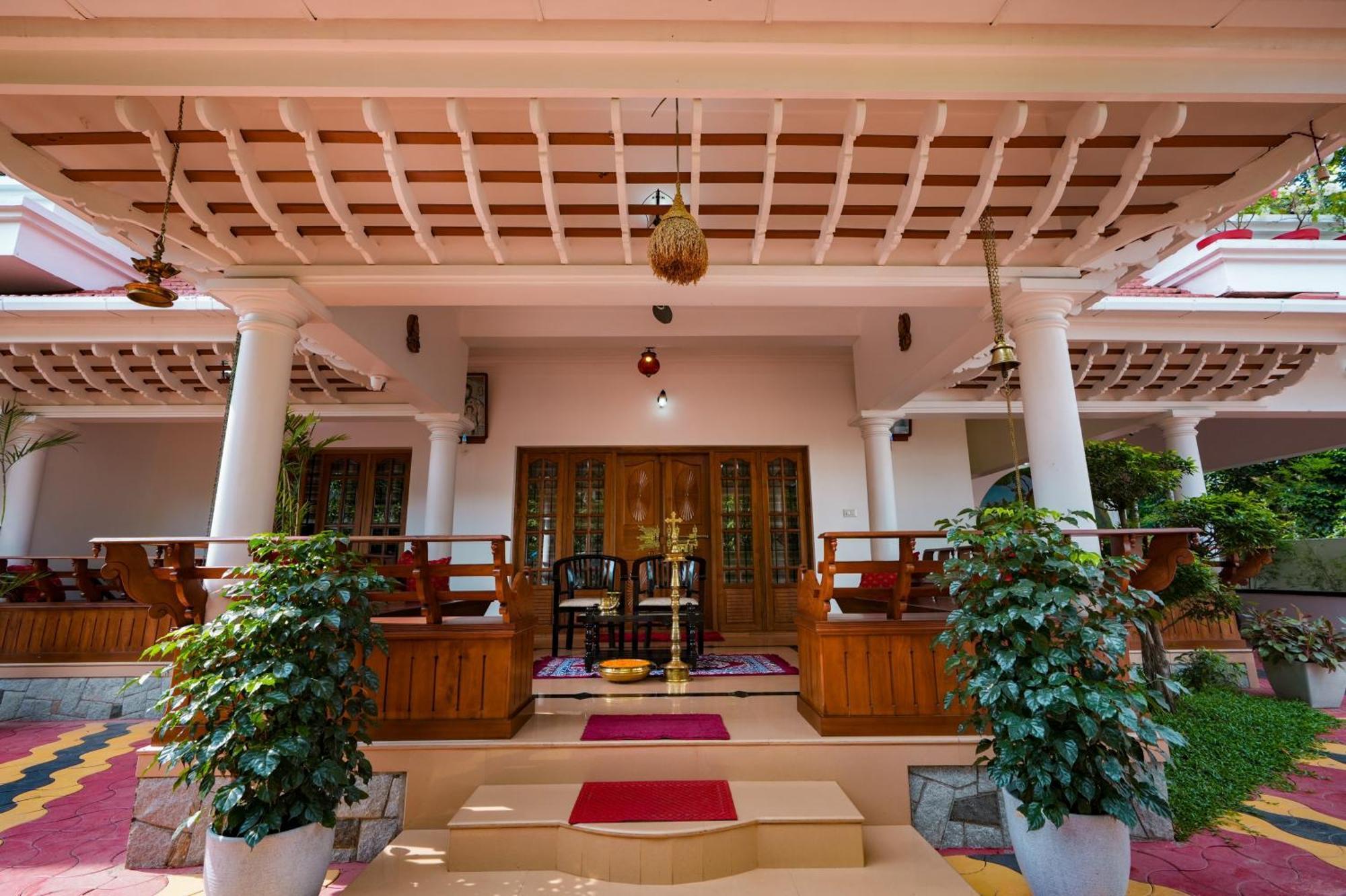 Parudeesa - Heavenly- Luxurious Palace Look-Near Cbd - Kerala - India With Breakfast Kaladi Екстер'єр фото